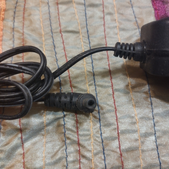 TEKA AC Adapter Model TEKA009-0901000UK. ( OUTPUT 9v ) - Picture 4 of 4